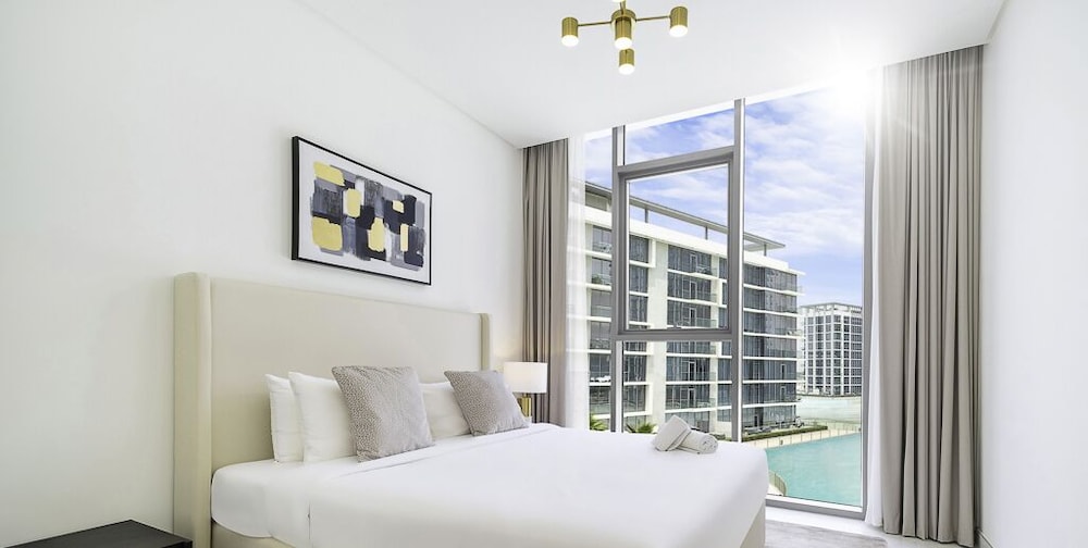 LUX Burj Khalifa Lagoon View Suite 2