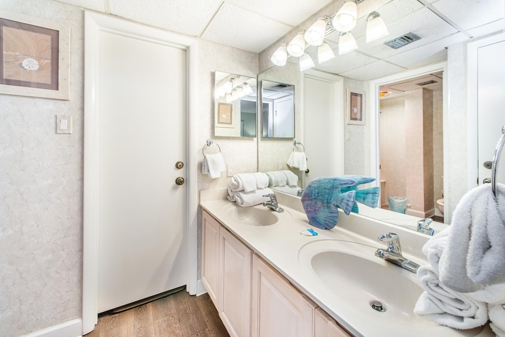 Leeward 308 at Edgewater