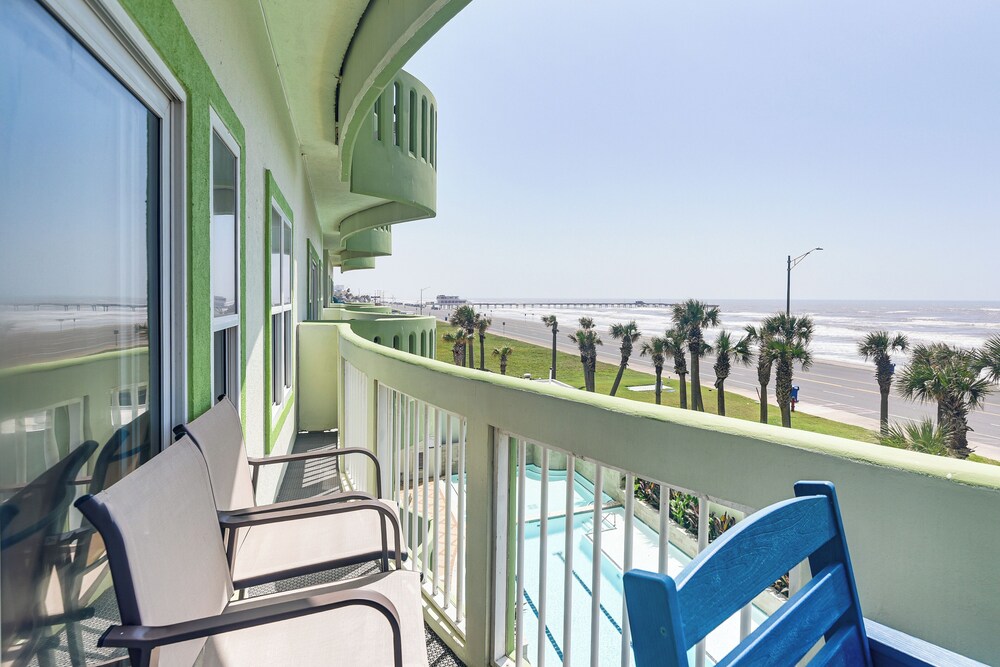 Walk to Galveston Beach: Family Condo w/ Pool