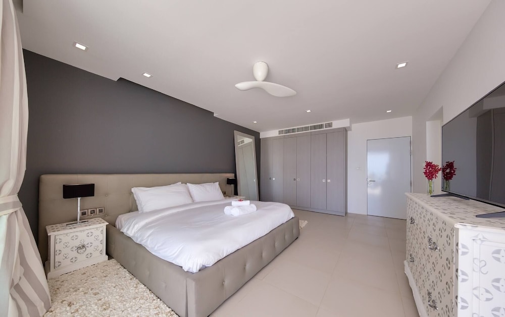 Luxury Sea View Pool Villa L at Unique Residences