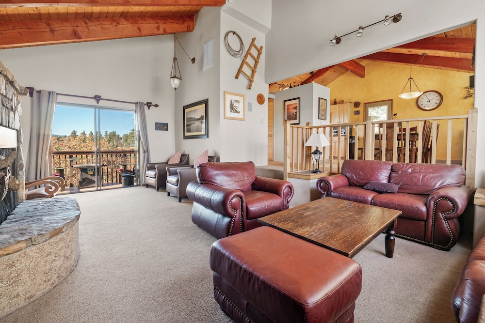 Big Bear Mountain Cabin view 5