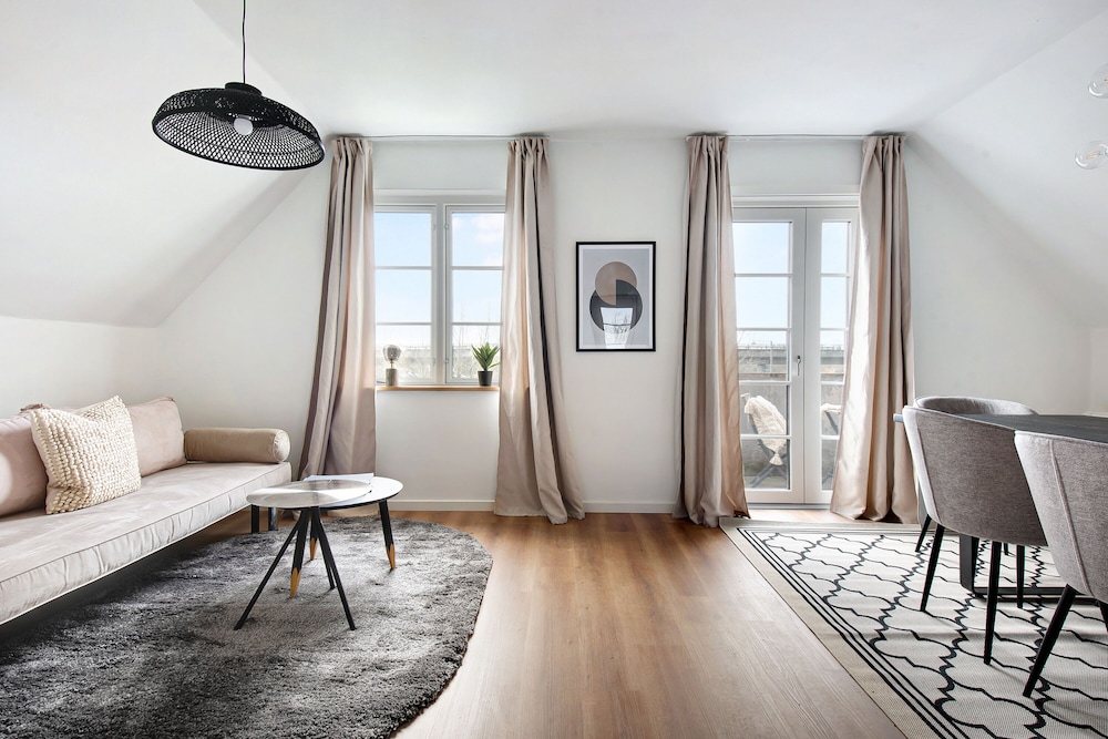 Sanders Charm 2 - Great 2-bdr Apt With Shared Garden and Balcony