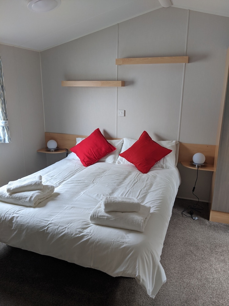 Caravan Nearby Hastings, Coghurst Hall Park view 4