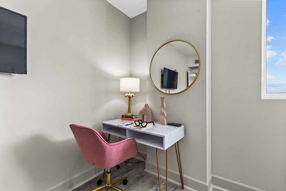 2Br2Ba Next To Jackson Memorial Hospital