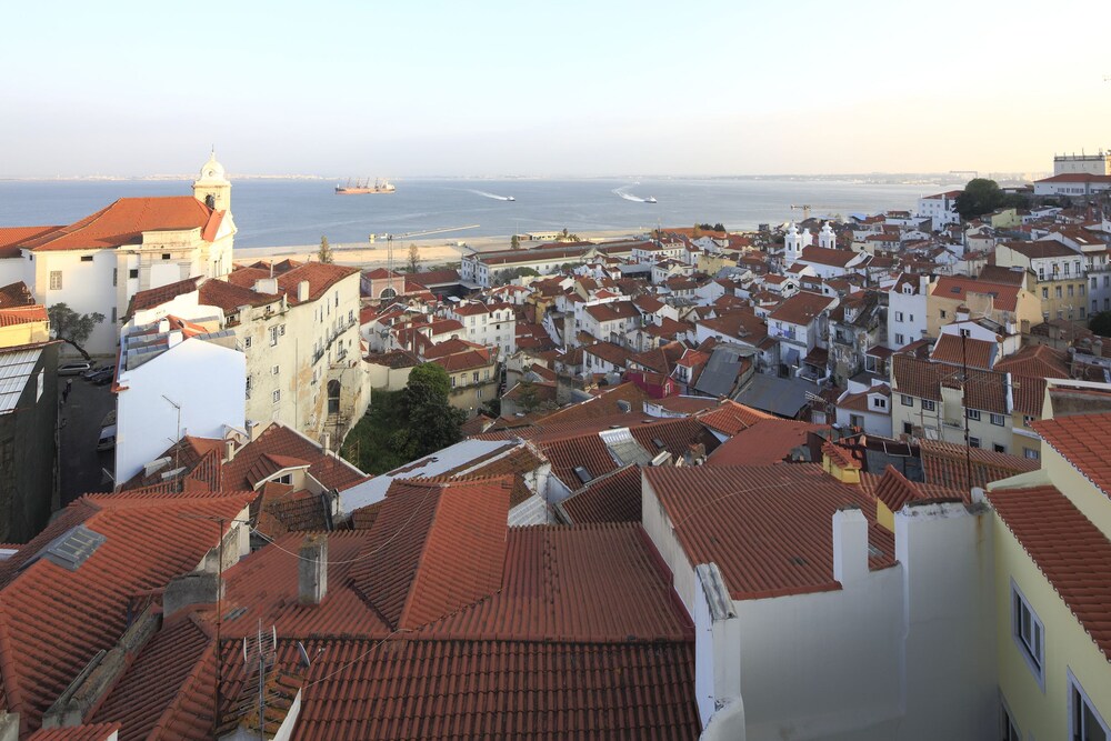 Castelo Apartments by linc