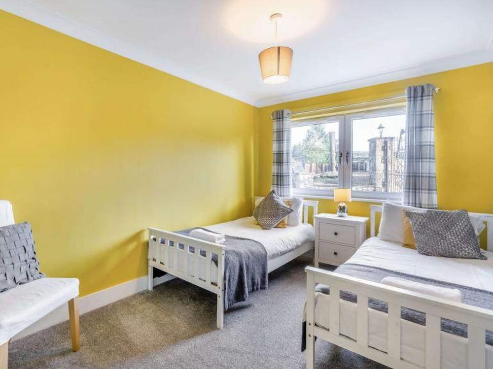 Sleeps 10 - Hot tub - Pool Table - Play Park