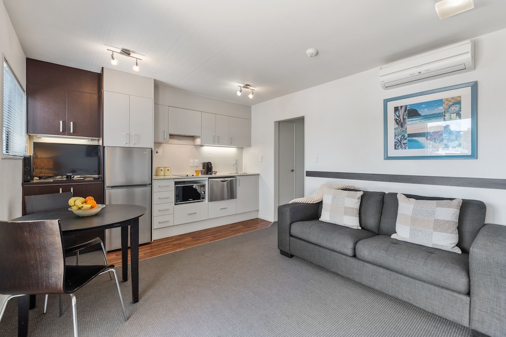 Paihia Vacations - Paihia Beach Apartment - Property Image 1