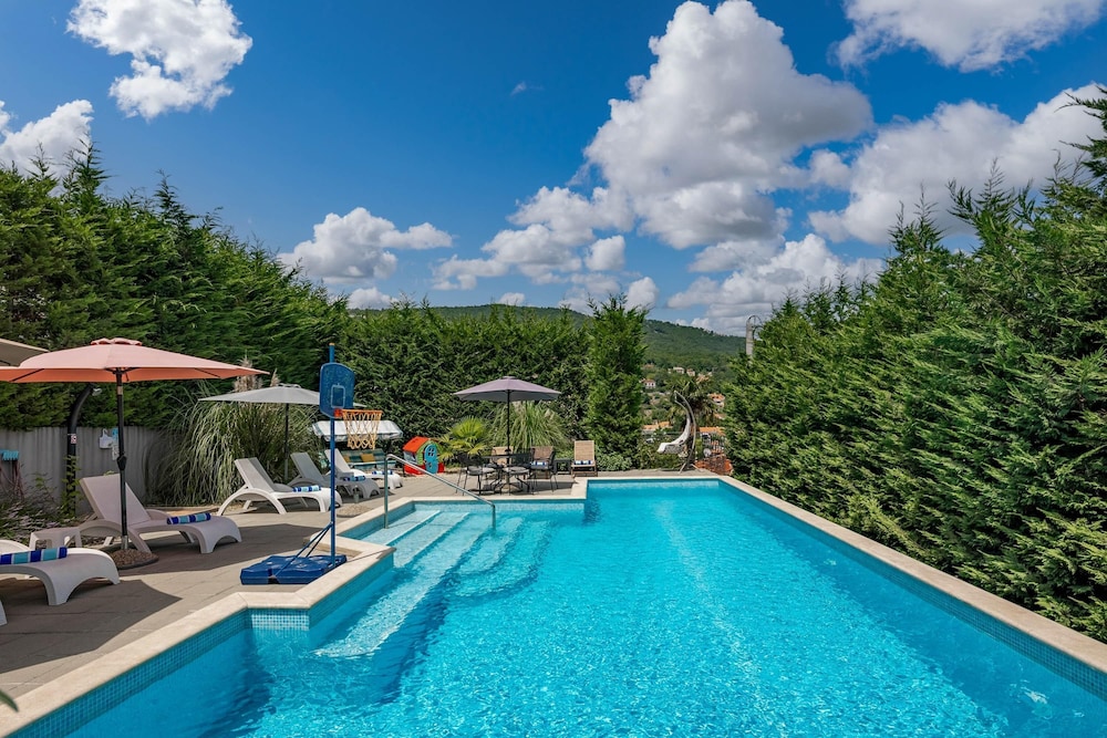 Villa Okra With Pool