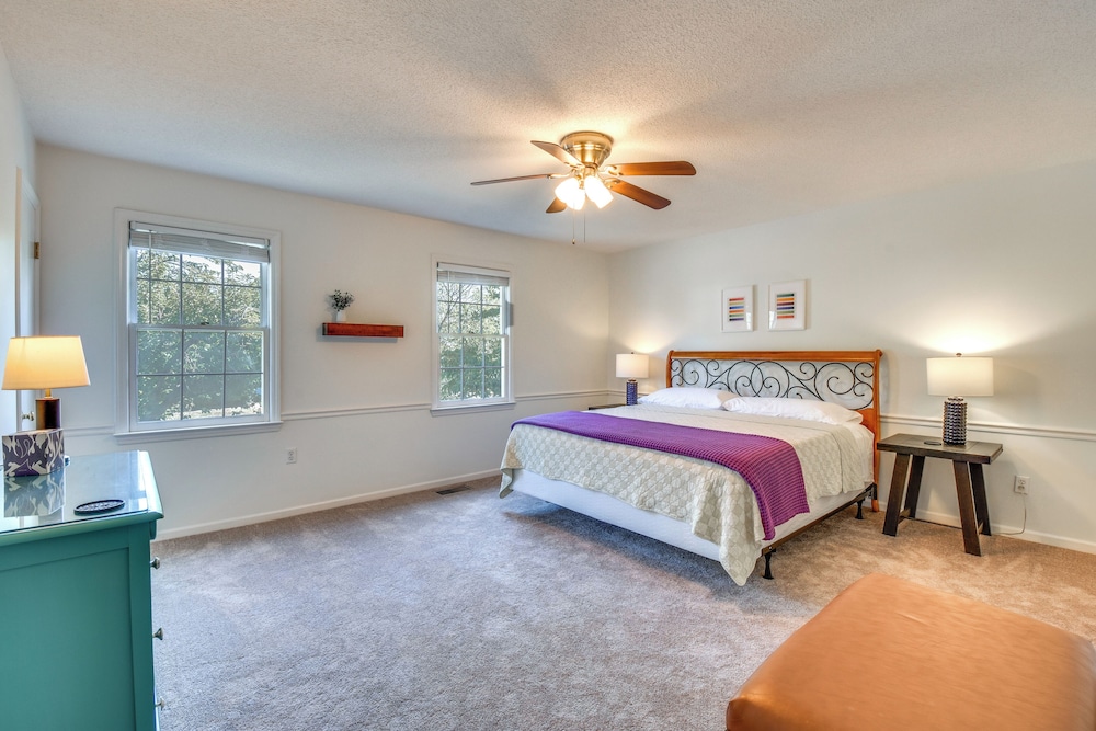 Seneca Escape w/ Screened Patio: Near Lakes! view 5