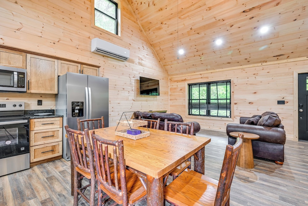 5 Mi to Mammoth Cave: Peaceful Retreat w/ Fire Pit