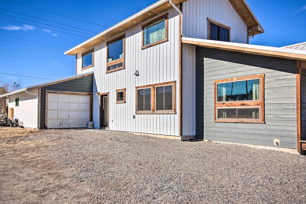 Beautiful Livingston Home w/ Mountain Views view 5