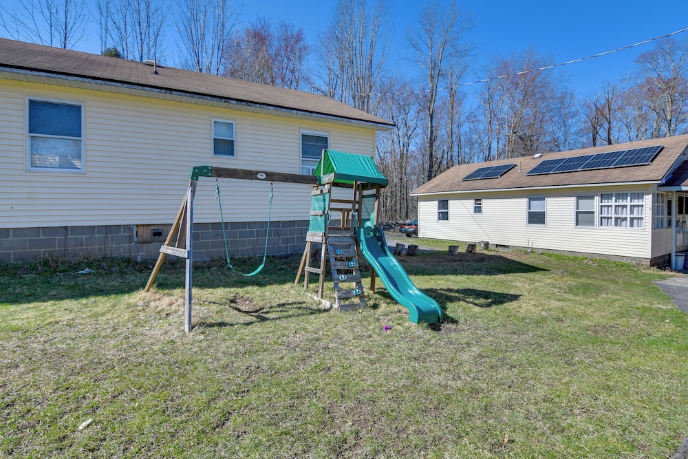 Kayaks & Canoes: Lake-view Retreat in Ellenville!