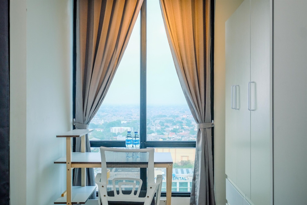 Comfy And Nice Studio At Lrt City Bekasi Apartment