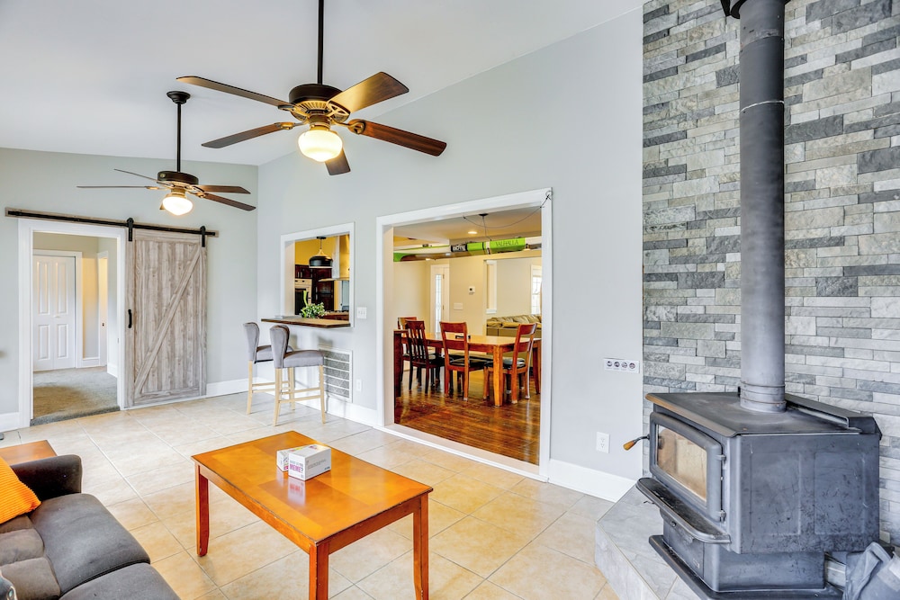 7 Mi to Dtwn: Family Retreat in Chattanooga