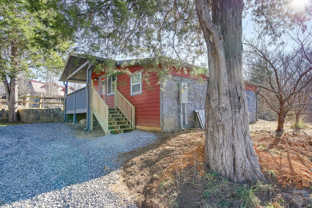 Cozy Cottage w/ Pool Btwn Knoxville & Pigeon Forge view 3