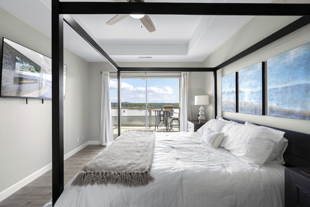 Emerald Bay Oasis Sleeps 6!