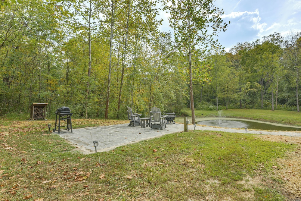 Cottage Close to Caves & Trails in Hocking Hills!