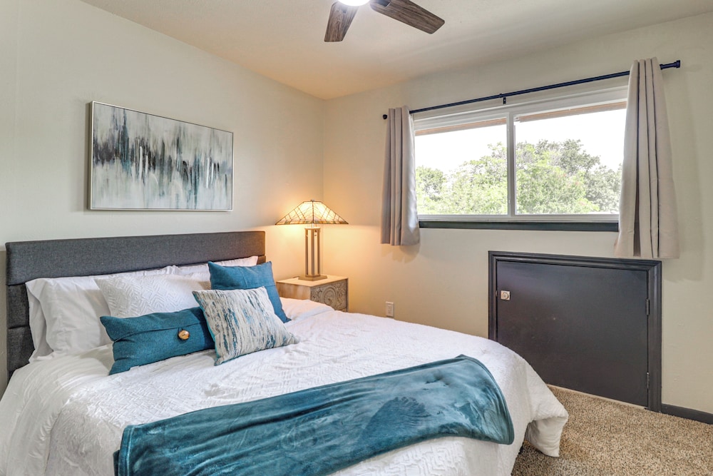 5 Mi to At&t Stadium: Townhome w/ Community Pools!