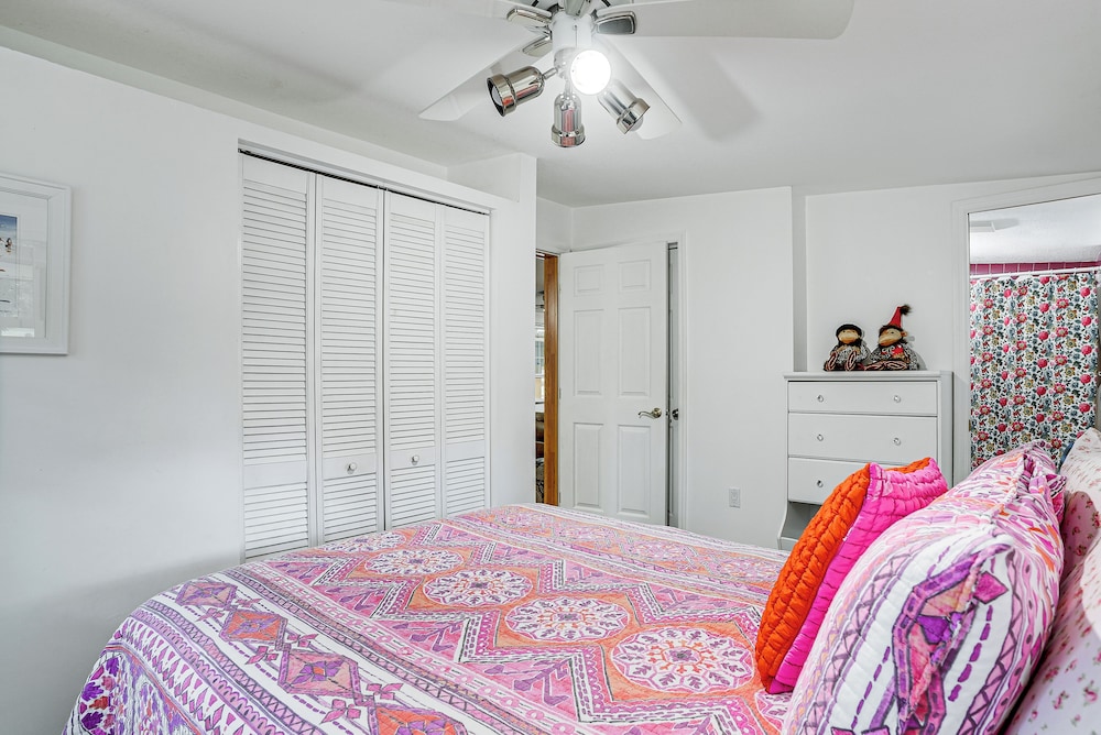 Pet the Sheep! Rural & Spacious Polk City Retreat