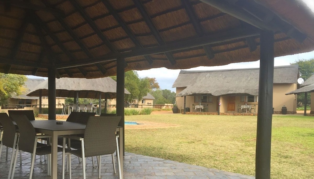 Ukutula Lodge & Game Reserve