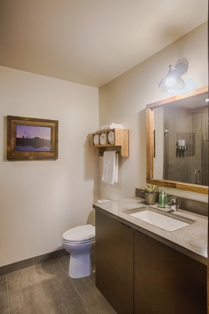 El Moore Lodge view 5