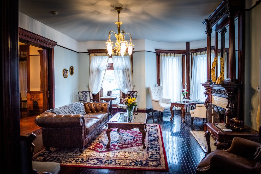 Altoona Vacations - The Gage Mansion BB - Property Image 2