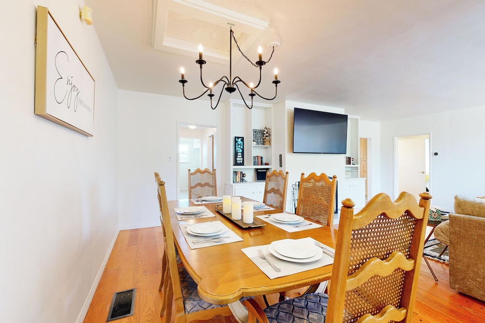 Two Dog-friendly Home, Close to Wine Country