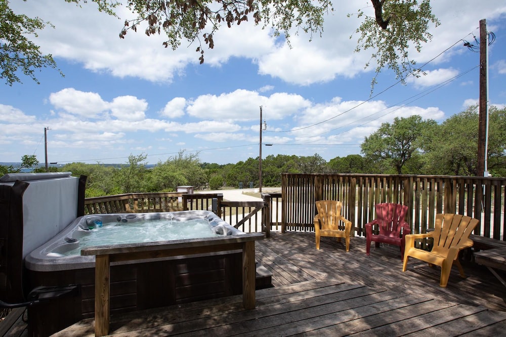 At Canyon Lake CL1233 3 Bedroom Villa by RedAwning