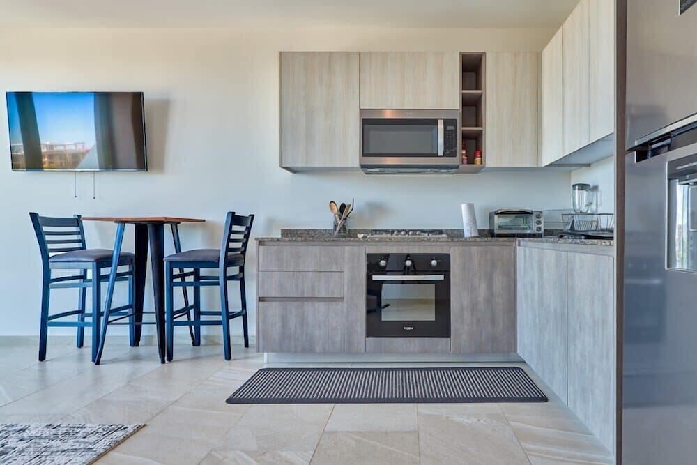 1BR Apartment - Private Balcony - Pool - Gym