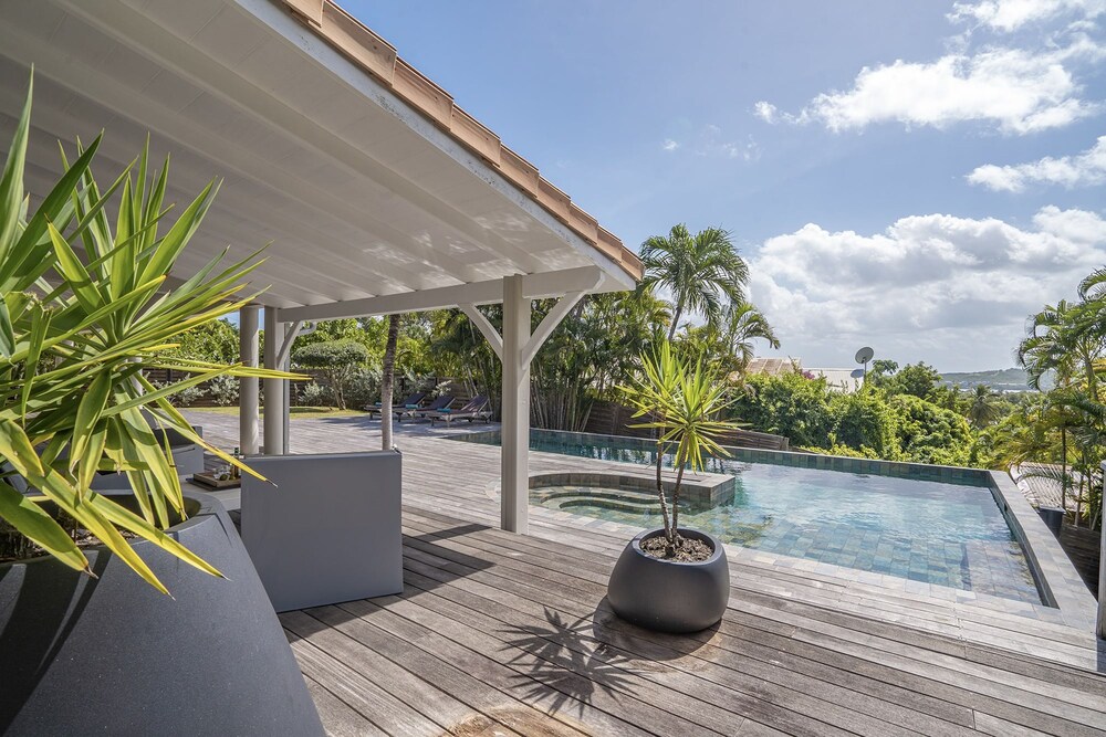 Villa Cactus in Le Fran ois view 3
