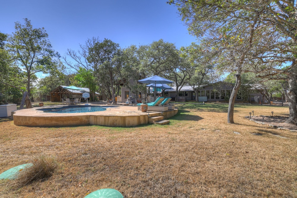 Terracotta Oasis - Wimberley for 30 Guests