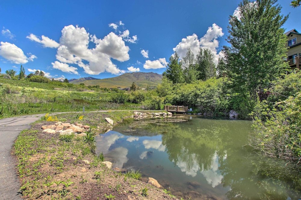 Mtn-view Gem Near Skiing & Golf in Eden!