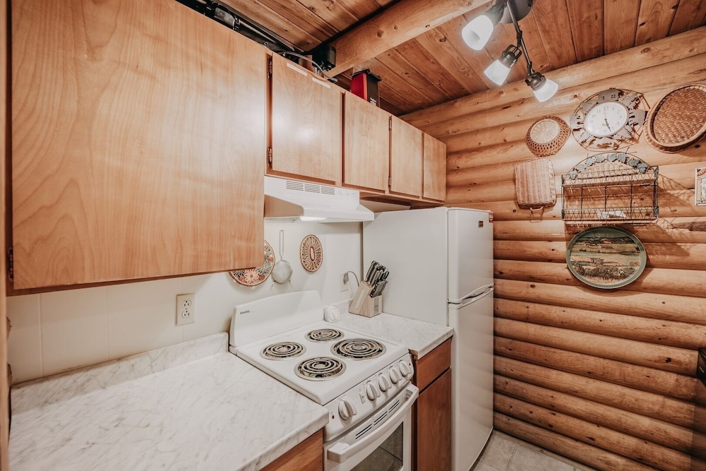 17mbr - Log - Bbq - Pets Ok - Wifi - Sleeps 8 2 Bedroom Home by RedAwning