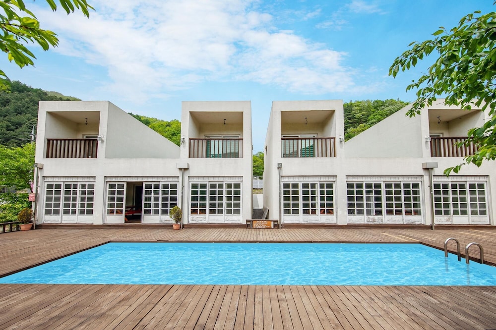Gapyeong Bom Kids Gajok Spa Pension view 2