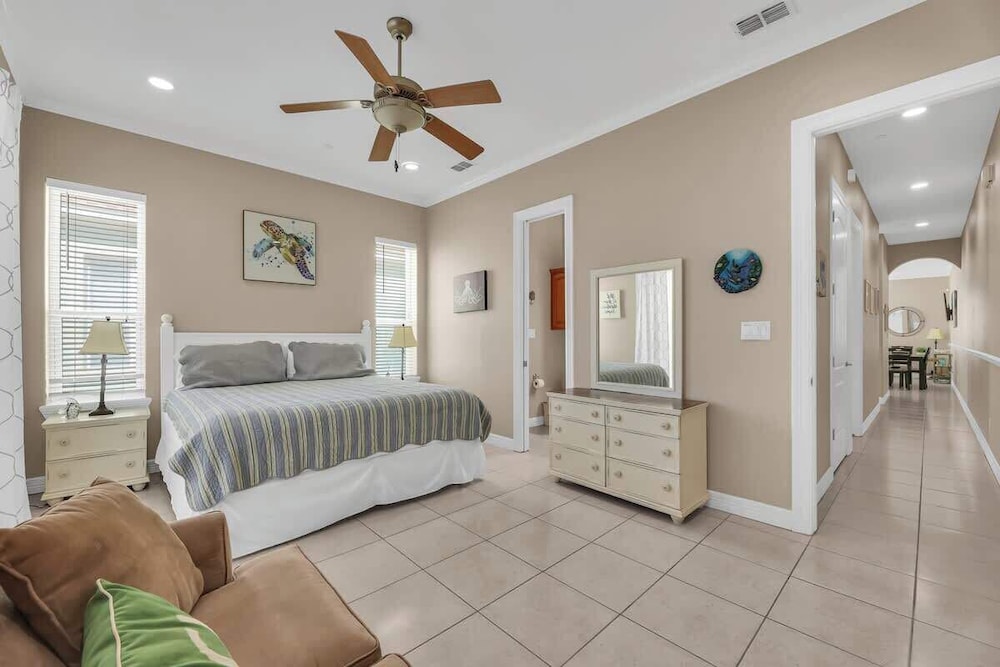Lovely Beach and Pool Condo