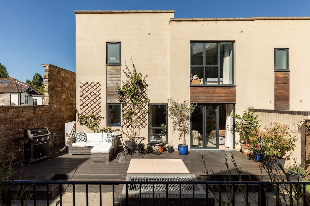Stylish Family Home With Garden