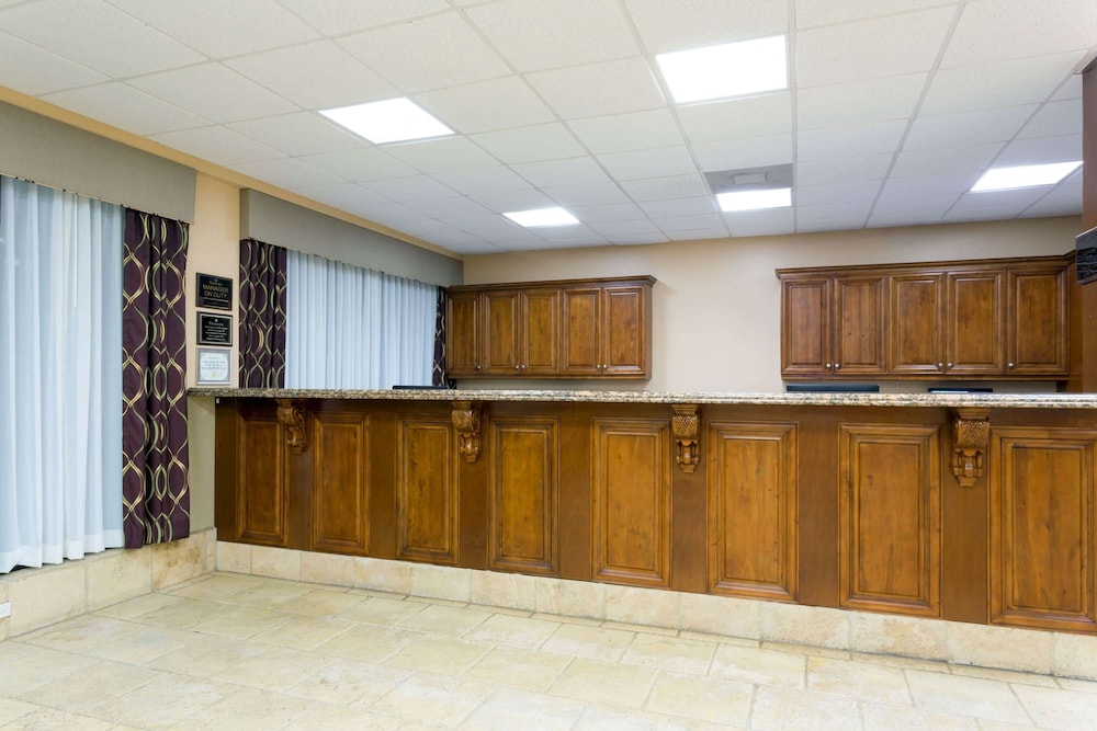 Lake Placid Vacations - Ramada by Wyndham Lake Placid - Property Image 3