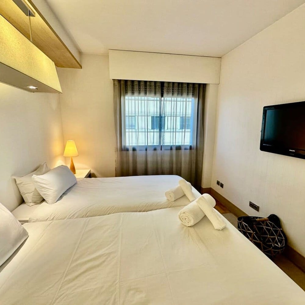 Engracia Square 1-bedroom Apartment in Chamber