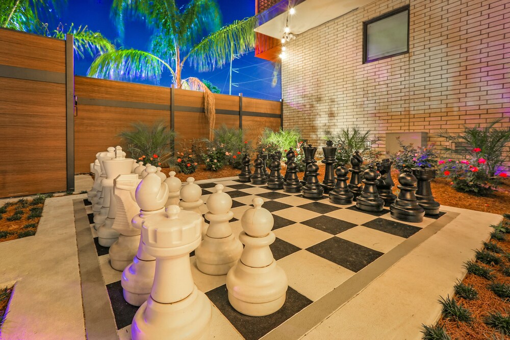 Modern Townhouse across Lafitte Greenway - Image 2