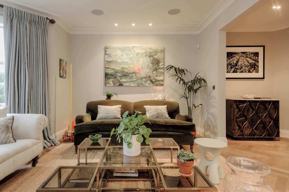 Gorgeous 3 bed House in Sloane Square With Garden