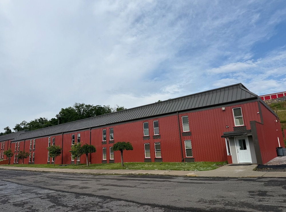 Fieldstone Apartments & Studios
