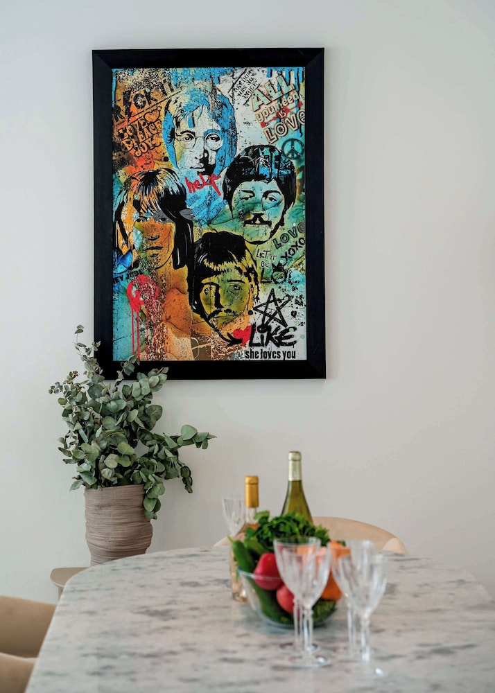 Lords Living -3 bed in Regents Park With Terrace