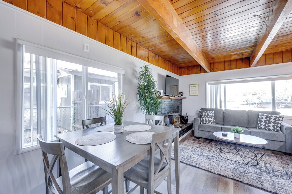 2 Mi to Trails: Modern Mountain Condo in Big Bear