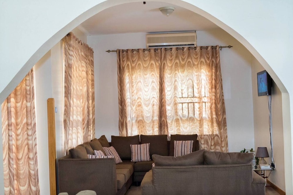 Captivating 3-bed Villa view 4
