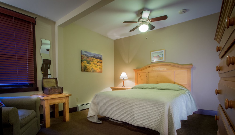 Marys Lake Lodge Mountain Resort and Condos