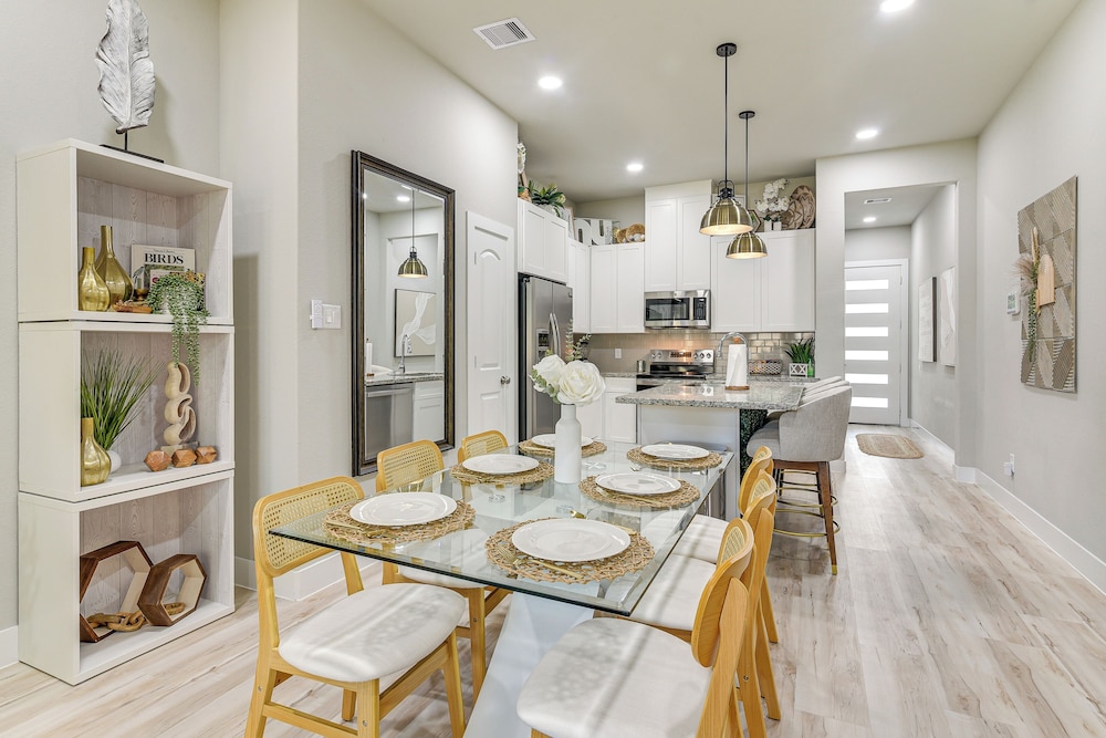 Private Patio & Yard: Houston Retreat Near Golf!