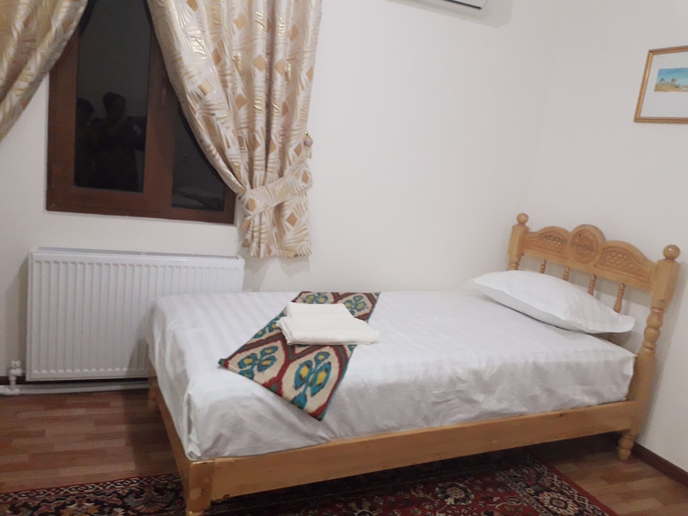 Family Guest House Parivash