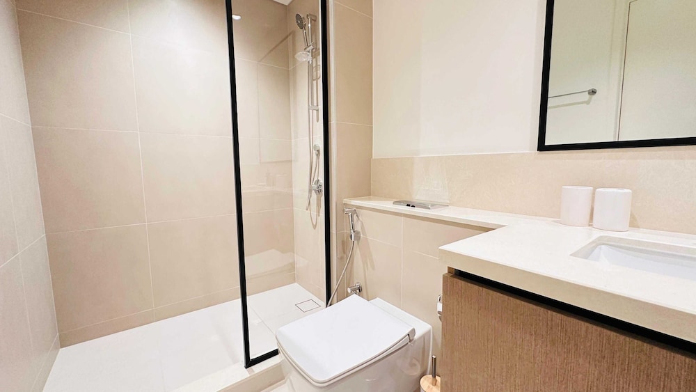 OYO HOME 1350 Premium 1-bed Apt Burj Crown