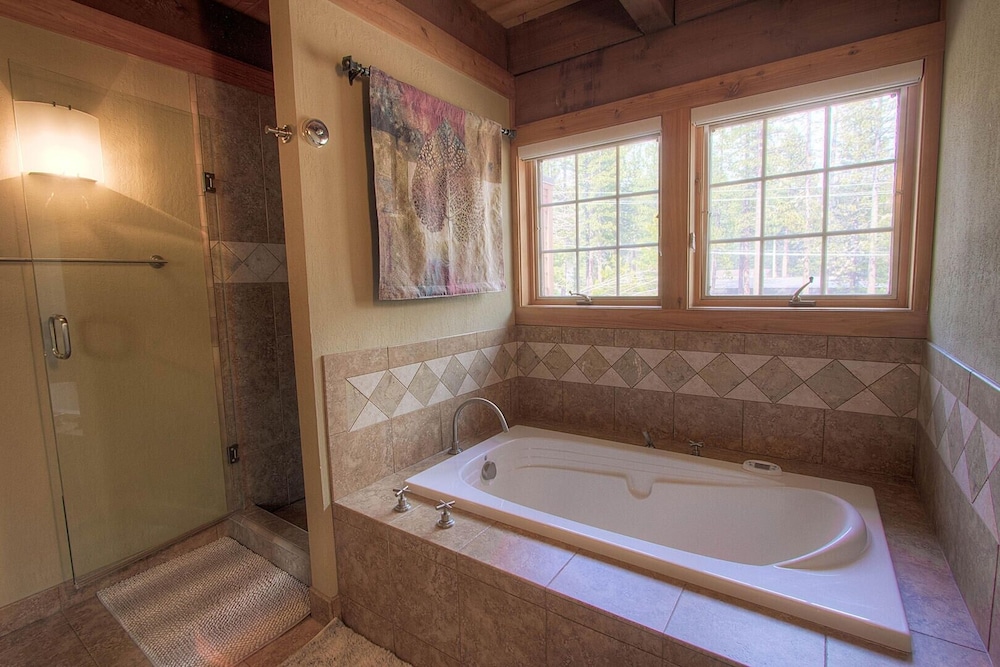 Lake Tahoe Vacations - Third Creek Comfort 2 Bedroom Townhouse by RedAwning - Property Image 5