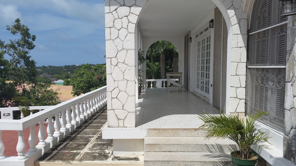 Hatfield South Villa